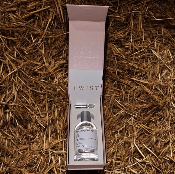 TWIST Bang Bang No. 91 and Travel Size Vintage No. 111 Eau De Parfum - Picture 2 of 5